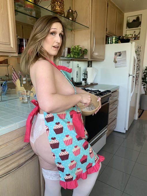 Louise – Online Slut’s pics and videos