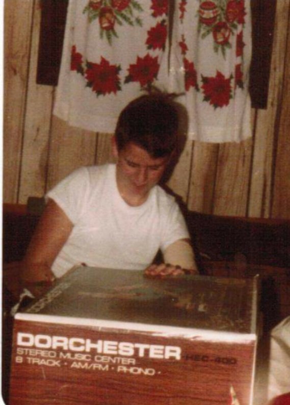 jjdon1016's tweet photo. #Christmas #1979 check out my new #stereo #paneling https://t.co/oHLWo8XU17