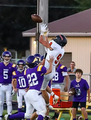 TheD_Zone's tweet photo. Jonesville 2022 WR/S Curtis Knapp is visiting Hillsdale on 1/15

https://t.co/Azt3heUKlT https://t.co/30kl82wHj5
