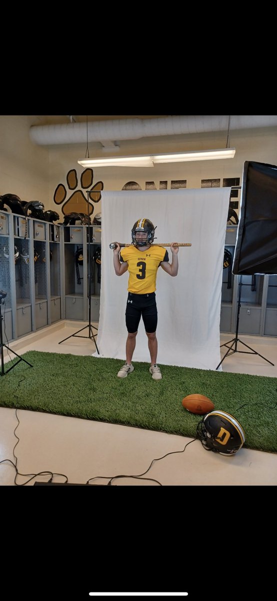 Grateful to receive my first offer to play football at the next level! Thank you to <a href="/ScottSrnka/">Scott Srnka</a> <a href="/qbdietz/">Brett Dietz</a> for having me out❗️🐯