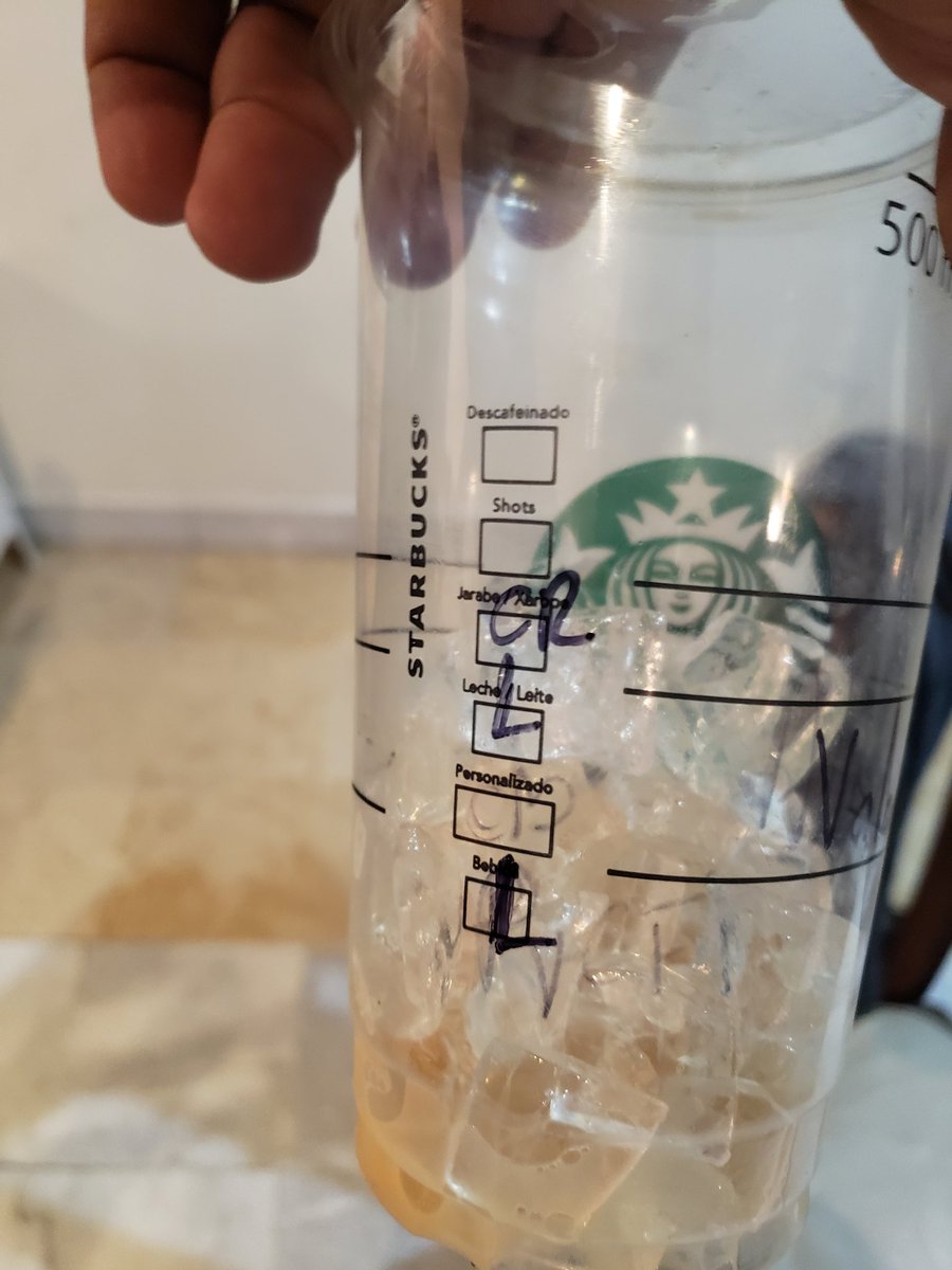joslg's tweet photo. @StarbucksMex compramos un cafe en galerias torreón, nos dieron un vaso re usado, en epocas de covid, que poco control tienen de sus empleados y sus politicas de calidad, lo peor es que mi sobrina no tiene la malicia de ver sus malas prácticas #starbucks #starbukstorreon #COVID19 https://t.co/87qHdN2wVI