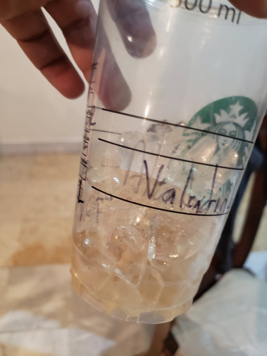 joslg's tweet photo. @StarbucksMex compramos un cafe en galerias torreón, nos dieron un vaso re usado, en epocas de covid, que poco control tienen de sus empleados y sus politicas de calidad, lo peor es que mi sobrina no tiene la malicia de ver sus malas prácticas #starbucks #starbukstorreon #COVID19 https://t.co/87qHdN2wVI