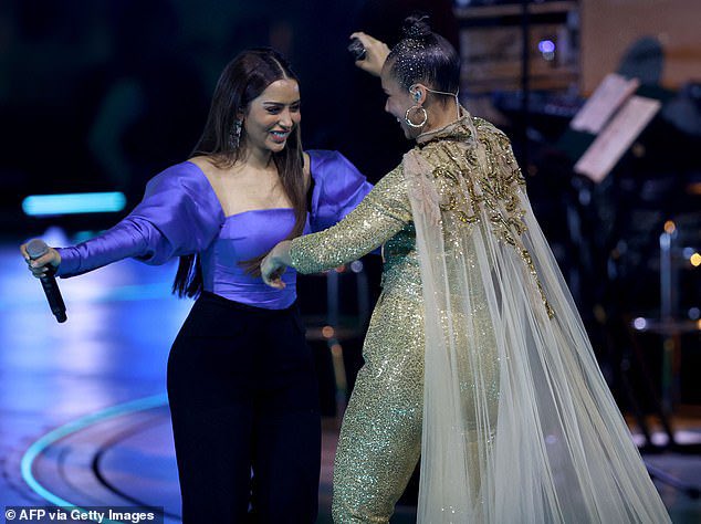 MutayamBalqees's tweet photo. فنانة وفخر العالمية سلمتي ودمتي مجدن يانجمة ✨🤩💖 #بلقيس #بلقيس_فتحي #aliciakey
#Balqeesfathi #Expo2020
@BalqeesFathi @aliciakeys https://t.co/9v1EyDRqpM