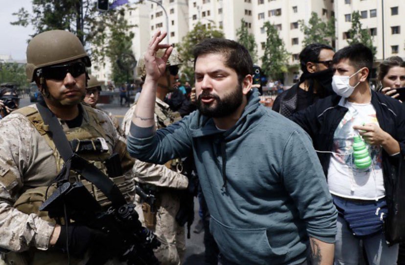 carreragonzalo's tweet photo. @biobio Esta foto es fake o real? Pregunto porque hoy es casi imposible saberlo. Lo cierto es que @gabrielboric tiene un asunto de #ACOSOESABUSO  que aclarar . https://t.co/E3wd3sZQiu