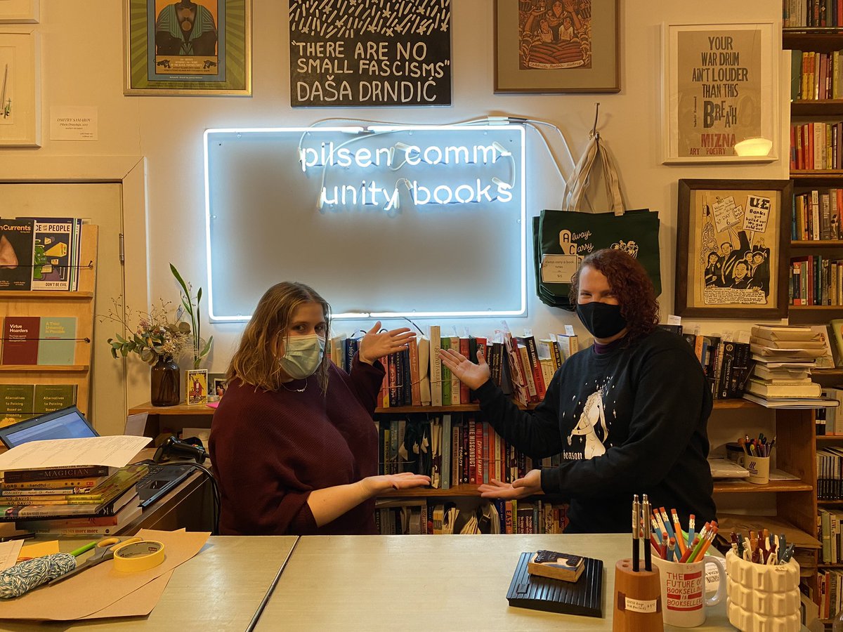 Videstellae's tweet image. Some very special celebrity booksellers stopped by today 🥰