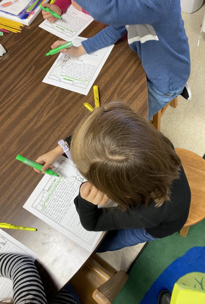 PartridgeElem's tweet photo. Here are some 2nd-grade students hard at work highlighting text evidence. #PartLeads https://t.co/skRUBfEqSt