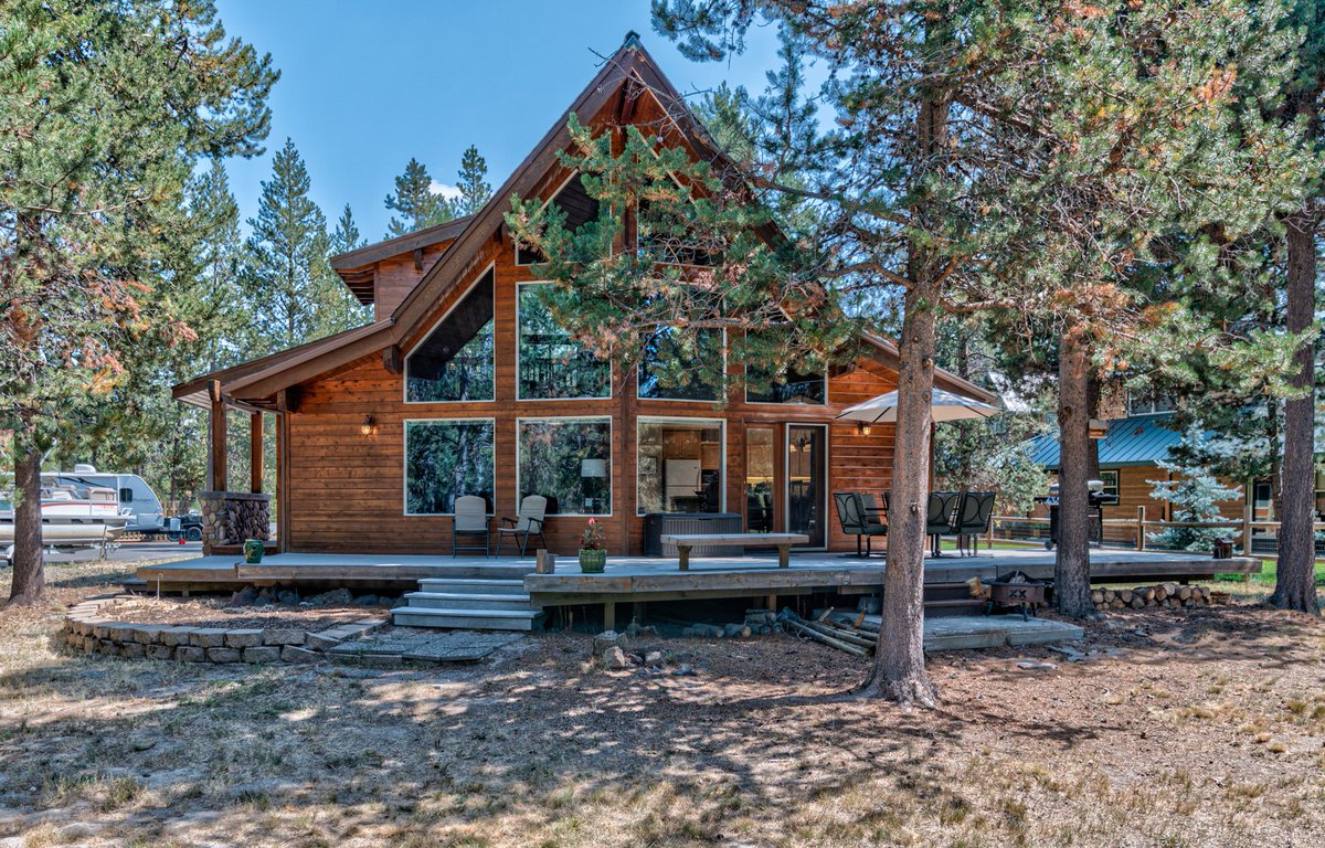VPSunriver's tweet photo. Have a large family looking to gather in the same place but need a mother-in-law suite or space for the couple that prefers a little more privacy than staying under the same roof? Then check out both of our Wood Duck Drive properties 55905 and 55907! 
https://t.co/SAK0H5itjV https://t.co/MLQVUVYyu7