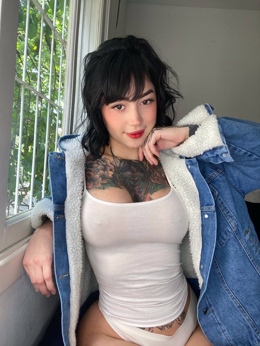 Vai te foto de piercings nos mamilos no Onlyfans ❤️🤓 to amando https://t.co/OIkDGGbMmI