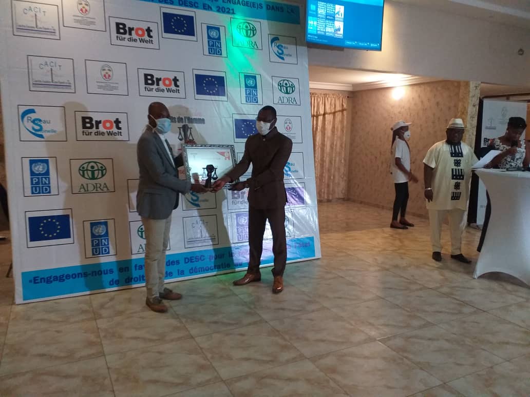 naddaf_officiel's tweet photo. NUIT DES DROITS DE L'HOMME AU TOGO
@naddaf_officiel MEILLEUR ACTEUR 2021 SUR LA RESPONSABILITÉ SOCIALE DES ENTREPRISES (RSE).
@CACITTOGO1 
@Asso_Sherpa https://t.co/F9rdu5qglR