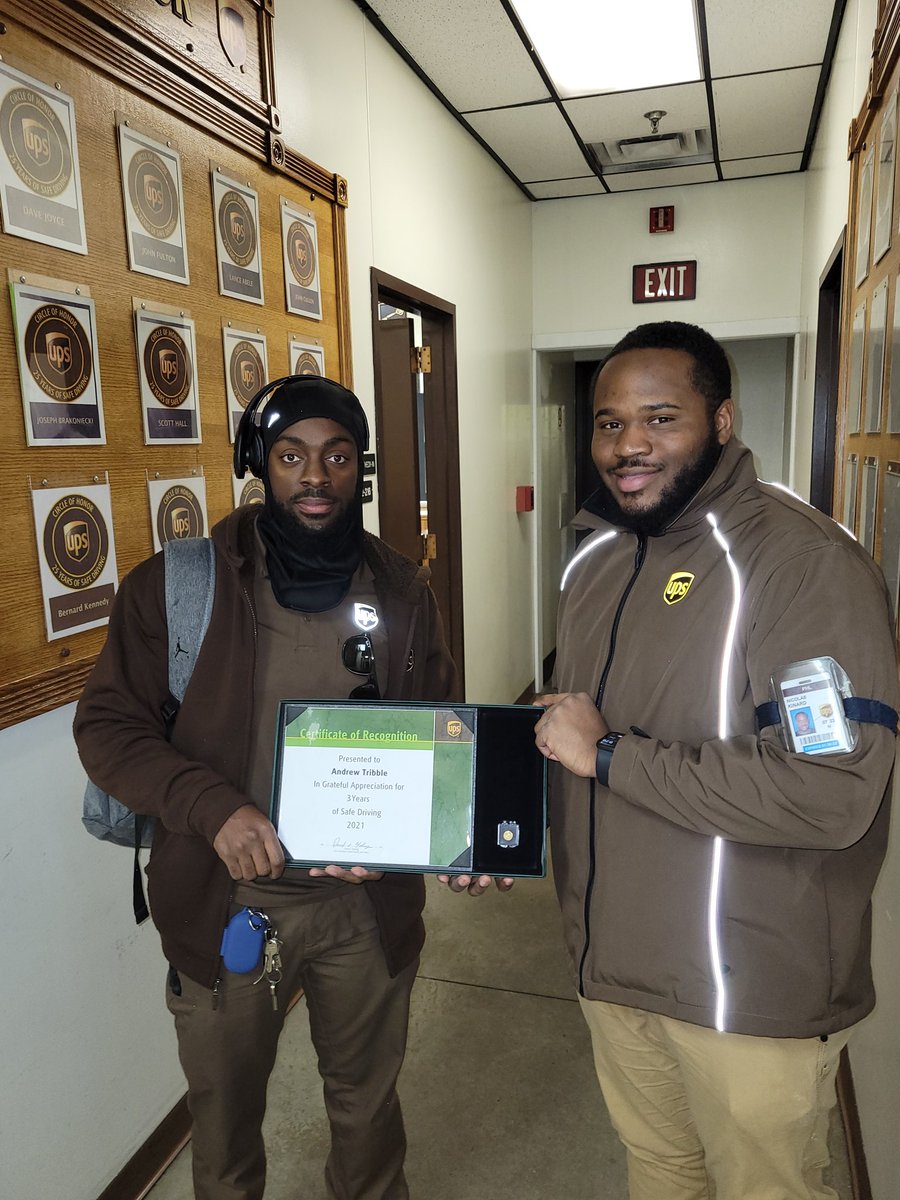 Congratulations to Andrew Tribble on 3 years, and Paul Mackey on 8 years of safe driving! Thank you both for your continued efforts to keep us all safe on the roads. <a href="/RayBarczak/">RayBarczak</a> <a href="/EricMor920/">Eric Morrell</a> <a href="/FeederPhlpa/">PHLPA FEEDER SAFETY</a> <a href="/RobertCapone17/">Robert Capone</a> 
#SafetyFirst #UPS #TeamPHLSnaps
