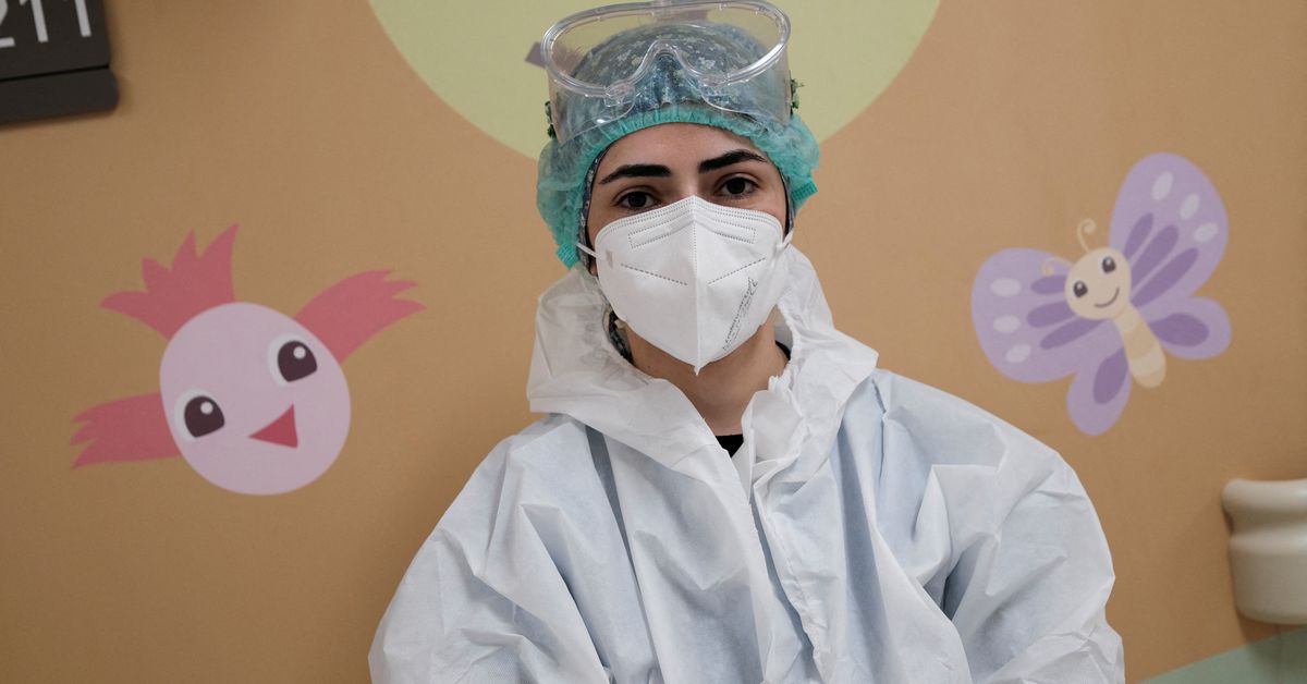 Reuters's tweet photo. Global shortage of nurses set to grow as pandemic enters third year - group https://t.co/k3fTYL2xUA https://t.co/8J7Vi0XZMn