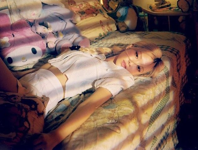 gvlvdriel's tweet photo. How does getting one song cover a month from Rosé sound to you guys? Retweet if you support it. #MAMAVOTE  #rosé https://t.co/OSrcm91BHw