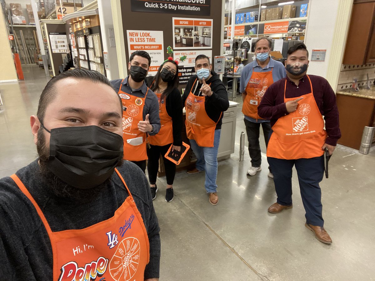 Rene_HDISM_LASo's tweet photo. HDIS Lead generation role play at Glendora with our DC &amp; HSPS! Fantastic job HDI DC @chiraphisit generating 2 Self Gens in 45 minutes, Let’s Gooo! @HDIS_JohnSGV @THD_Amanda @OmarSan82279235 @thdTimPacC @George_D_THD @OrmondLsormond https://t.co/aHWahTEnWx