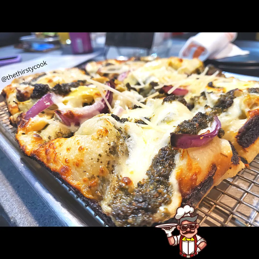 thirsty_cook's tweet photo. Happiness is
.....pizza on a Friday night! 🍕

@Cartridge Brewing
 
#foodie #foodexplorer #foodphotography #foodporn #pizza #italian #detroitstyle #fridaynight #fridaymood #cartridgebrewing #bellissimo #brewery #brewpub #OH #cincinnatieats #thethirstycook https://t.co/AxGrbC6dhj