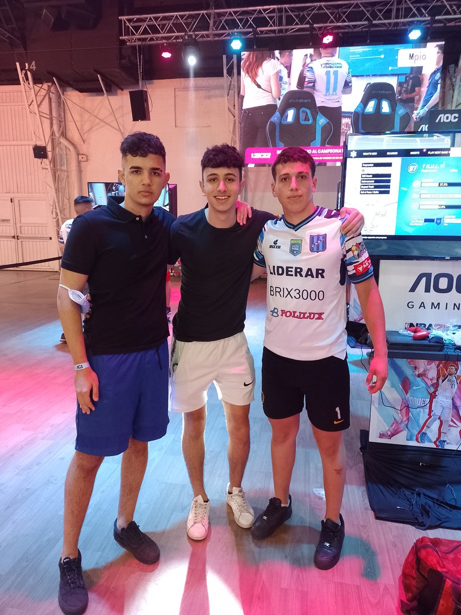 💜💛 tweet media