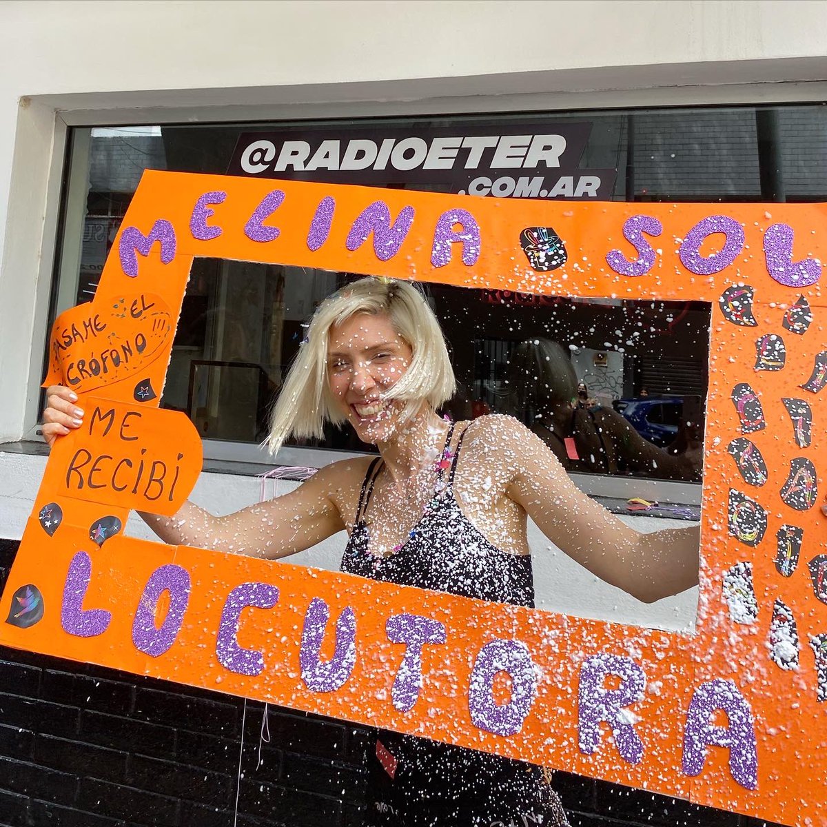 ME RECIBI 🎓 SOY LOCUTORA 🎙
Empecé a estudiar una nueva carrera hace 4 años, porque necesitaba respuestas y en el camino entendí que la gracia no es responderse sino formularse preguntas… Conmovida, y super archi contenta: ESTO RECIEN COMIENZA 💪🏻💛 #locutora #merecibi