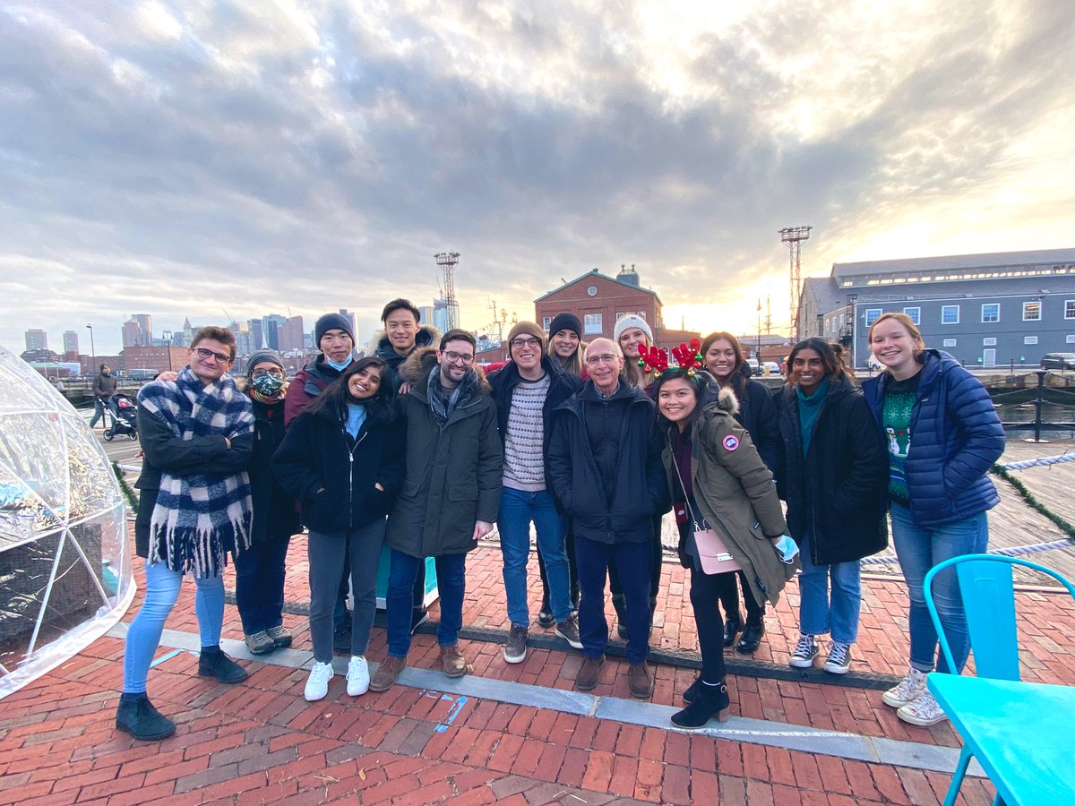 LeeRubinLab's tweet photo. With the lab for the @HSCRB department holiday party at The Anchor! Happy holidays from the Rubin Lab! #holidays #hscrb #teamRubinLab #scientists 🎊🎉🎄 https://t.co/4VExyOJ4Wj