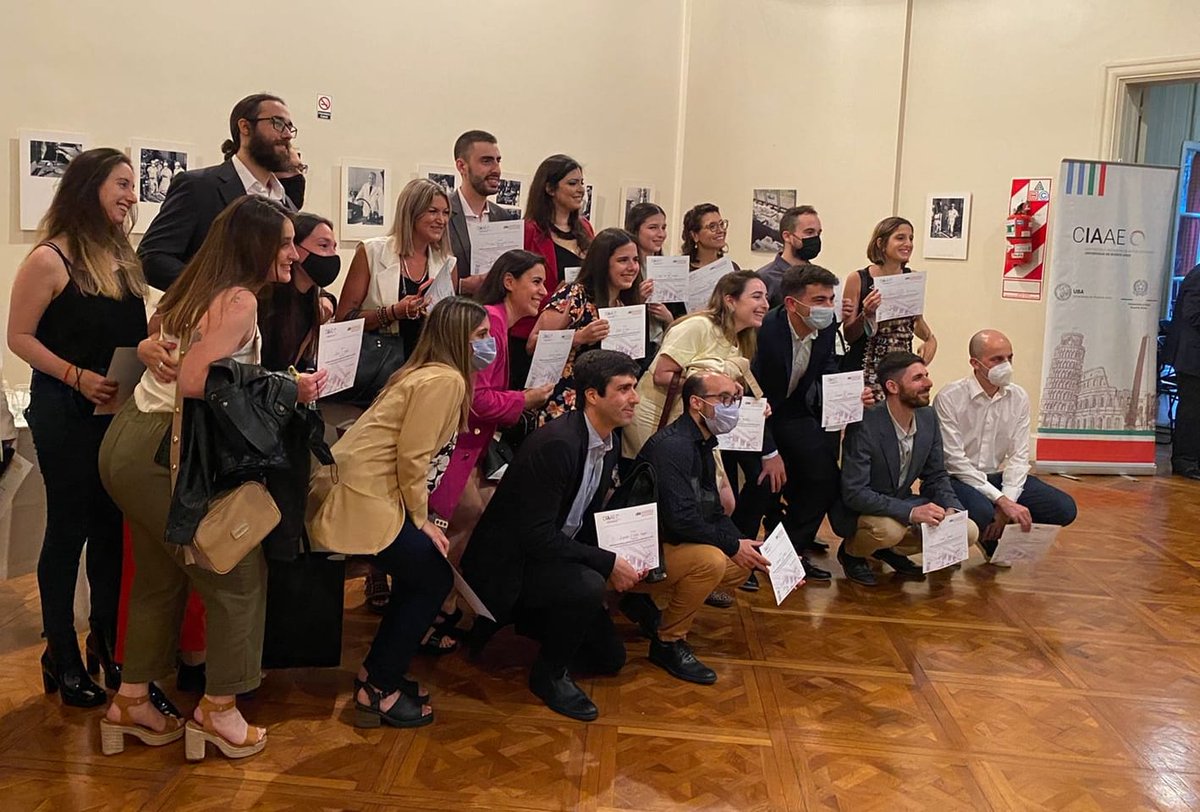ItalyinARG's tweet photo. El Embajador Lucentini participa de la ceremonia de cierre de la Diplomatura en Estudios y Gestión de las Asociaciones de la Colectividad 🇮🇹 en 🇦🇷.
¡Felicitaciones a los estudiantes que han completado los estudios! 🎓

@ItaliaenBsAs @ItalyMFA https://t.co/Z3zxAd0PoB