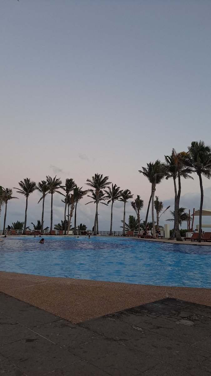 freakyzoid13's tweet image. No se q vgs estas poniendo, me muero de la intriga, pero...  no me lo vas a envidiar, #cancun #doinglove #hellyeah #KoggiEnConvoy