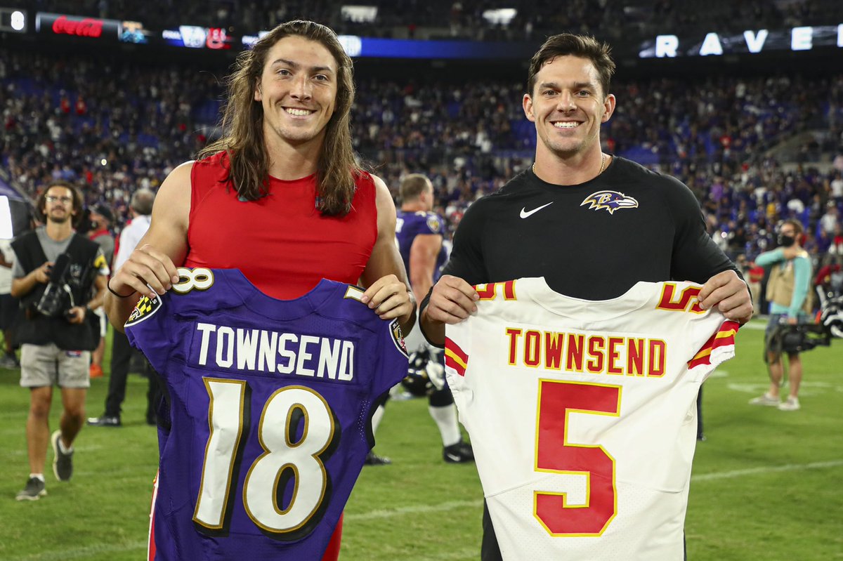 johnnytownsend1's tweet image. Anyone who watched the NFL this year knows @tommy_townsend should be in the #ProBowl

Every retweet is a vote. Twitter friends, send this thing 🤘🏼 

🔃 Every RT = 1 Vote 🗳

@tommy_townsend to the #NFL  #ProBowl 

#ProBowlVote  + Tommy Townsend