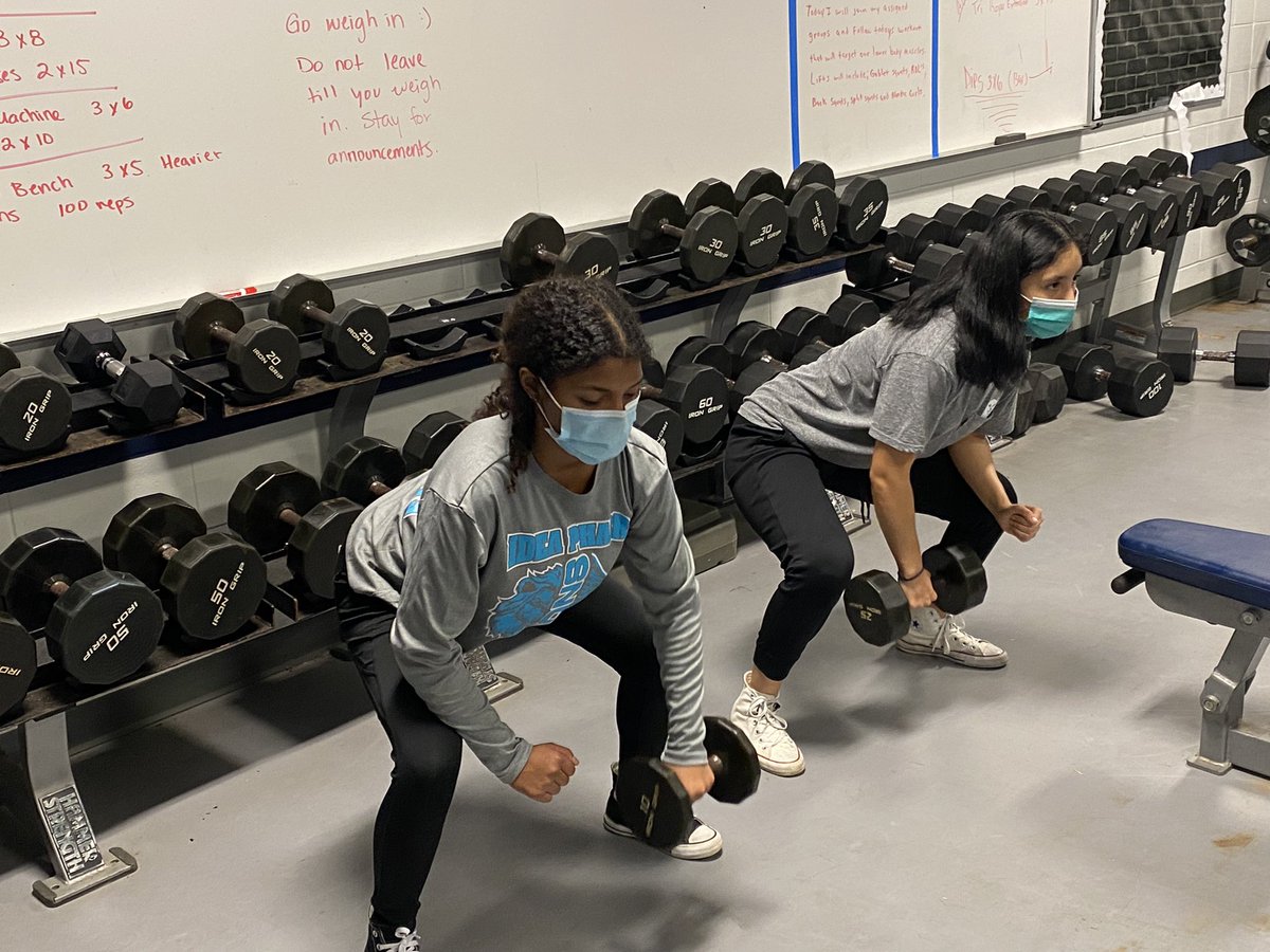 PSJASWPL's tweet photo. “Each one, reach one. Each one, teach one. Until all are taught.” -Mark Victor Hansen
Our Senior Amber Vasquez teaching our Freshmen Anyah Watson how to do a Gorilla Row.
#JavelinaNation #BowPower #ShocktheState https://t.co/cGKxVgmZxw