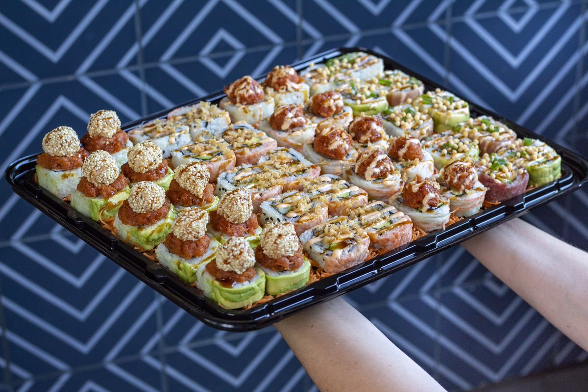 Sushi_Factory's tweet photo. ¿Reunión en puerta?, lleva una charola de Sushi Factory. #sushi #sushifactory #charola #fabricandotuantojo https://t.co/4eYoAIzf5P