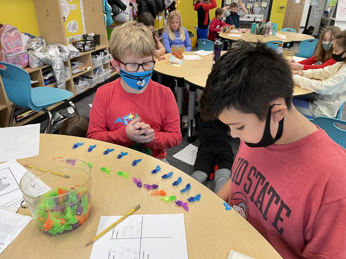 LindseyDanhoff's tweet photo. Many Golden Thinkers have been worried about division— “I don’t know anything about it”, “I don’t have a clue.” We’ve been working on adding the word YET to the end of that to show that we will get there! We used some math tools to make sense of division &amp; 💡went off! @adeDCSD https://t.co/Q1rOUqtNok