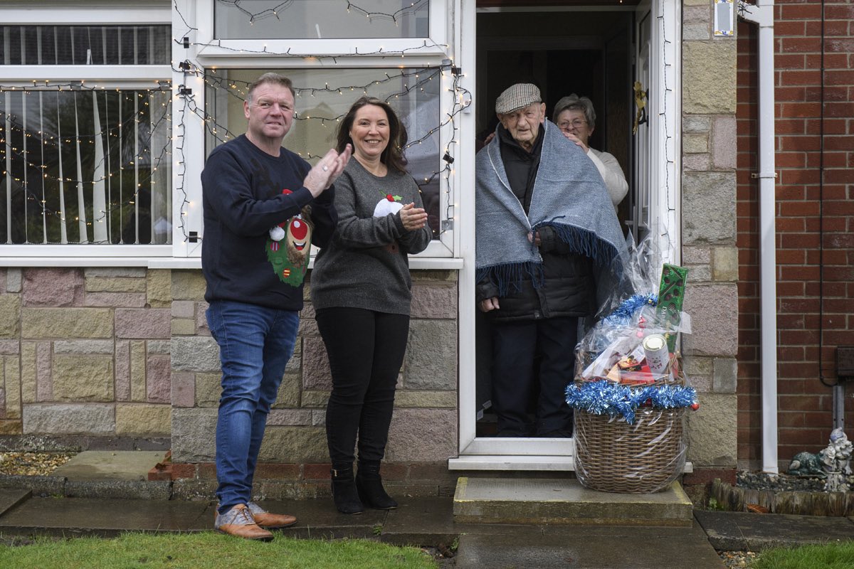HenryJames470's tweet photo. Lottery winners bring festive cheer to War veteran from #Maghull https://t.co/xCmCFm2tAf #EuroMillions #champnews https://t.co/2wMcoH7Cpt