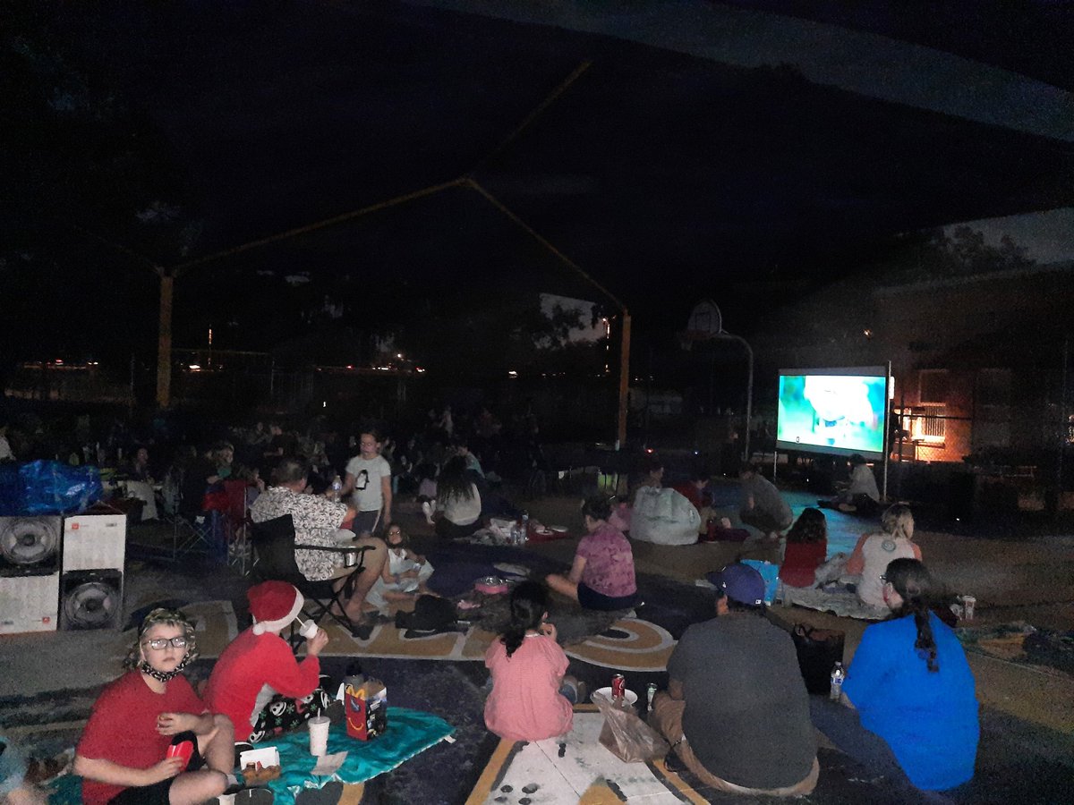 HCPSSHES's tweet photo. Cinema on the Court. Seminole families come out and enjoy a great movie. 
@AddisonGDavis 
@HillsboroughSch https://t.co/a7GeZa4Imi