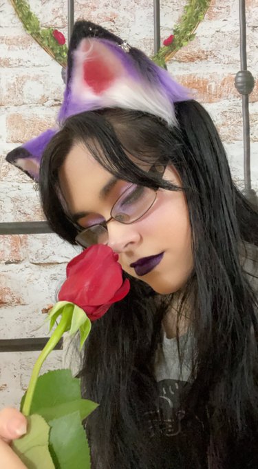 Hey. Hey you. Find joy in something today, if you can. Even if it&rsquo;s something small. 💕 Do a self care<a href="/tag/soon"class="tags"><span>#soon</span></a>