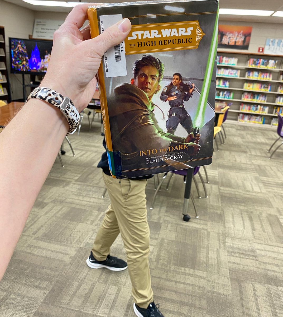 loudbibliophile's tweet photo. Happy #bookfacefriday📚😃 https://t.co/Key8D41fqo