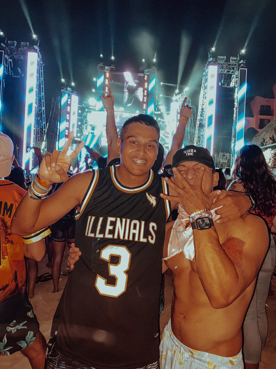 thearmando_7's tweet photo. b2b @ILLENIUM weekends w/ this sadboii. We about to get vibey or what #FallenEmbers https://t.co/jP9F0DJOeD