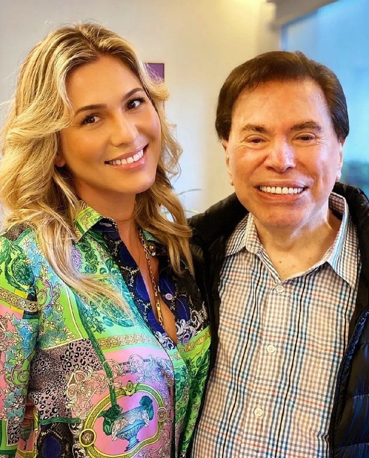 CentralLiviaTT's tweet photo. BRASIL, OLHA ESSE ENCONTRO! Lívia Andrade encontrou o apresentador Silvio Santos, no salão do Robson Jassa. https://t.co/JzvO6kN3aE