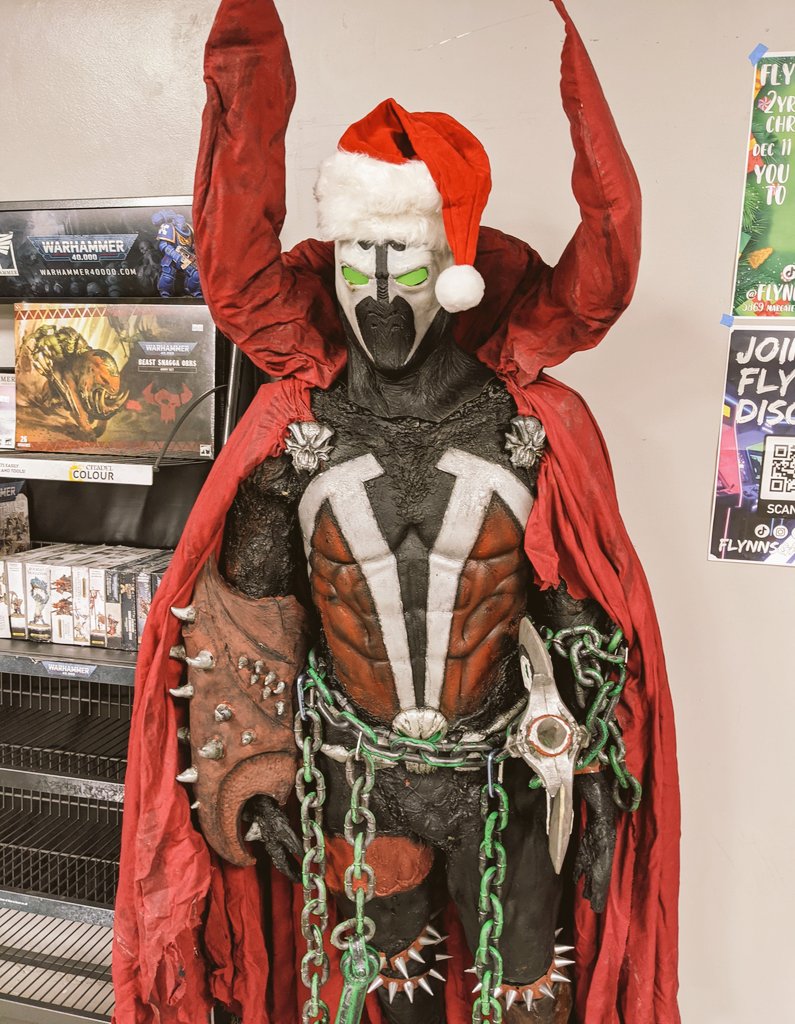 Flynnsgamingfl's tweet photo. Santa #Spawn in the house at Flynn's #Arcade &amp; he's ready for tomorrow's (12/11) 2nd Anniversary Christmas &amp; Cosplay Party 🎅🏼🔥 5PM-2AM ~ all are welcome ☺️

 #mcfarlane #toddmcfarlane #spawnmk11 #hellspawn #hellspawns #costume #movieprops #christmasparty https://t.co/dEN433Rz7b