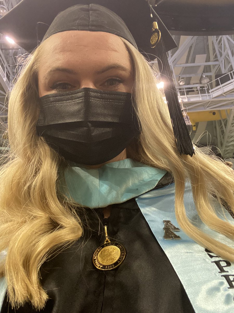 edpuzzlehannah's tweet photo. So thankful for this time at @appstate! #AppStateAlum #AppStateGrad https://t.co/HZNd5B6k7I