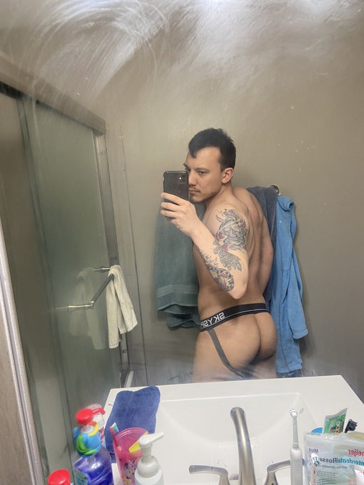 2 pic. Jocks are my favorite ? #onlyfanscreators #contentcreation #BIBOYS #jockstrapped #chaturbate https://t