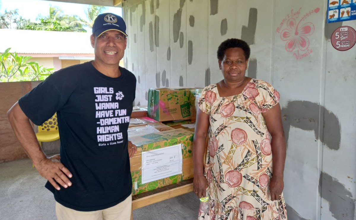 MammasLaef's tweet image. Thanks @RRegenvanu for delivering boxes of basket blong titi - aka - bras to our site today, these were shipped by @Kiwanis  all the way from  #Nelson #NewZealand donated #ProjectUplift and our founder and now we will distribute to women in the far north of #Vanuatu #teamwork