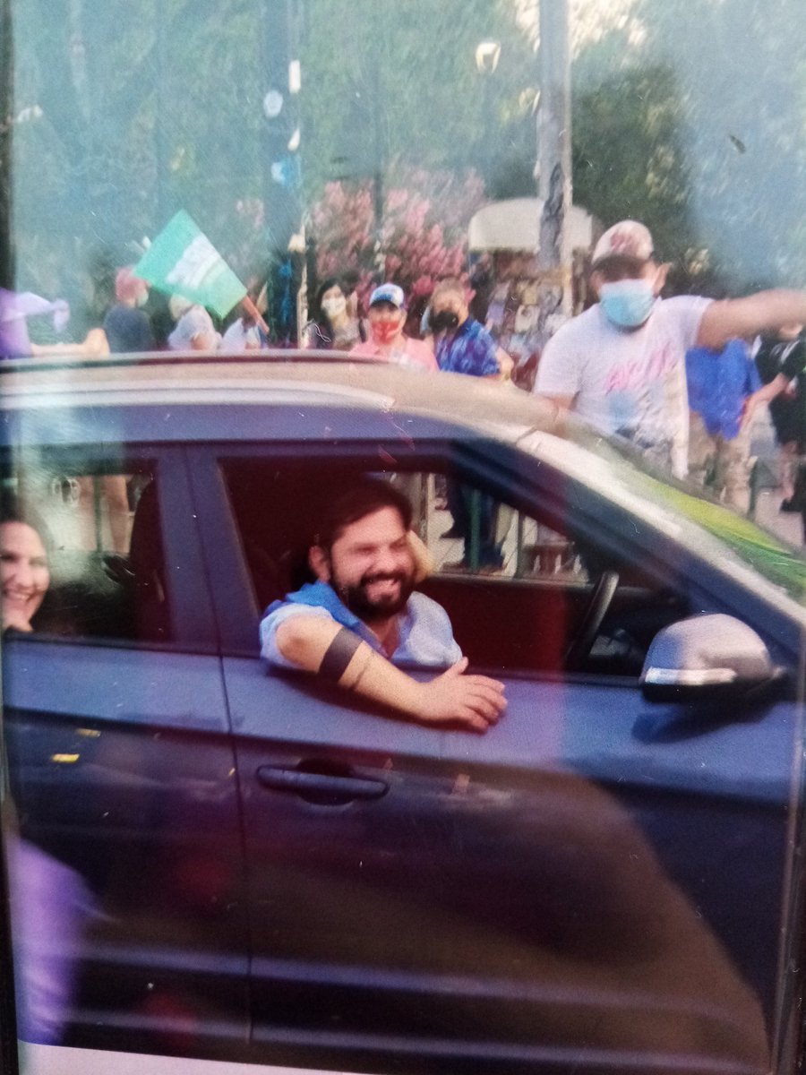 Pasar por Plaza Ñuñoa y encontrarte a tu candidato. Lo mejor de la tarde. #BoricPresidentedeChile2022 #BoricPresidente