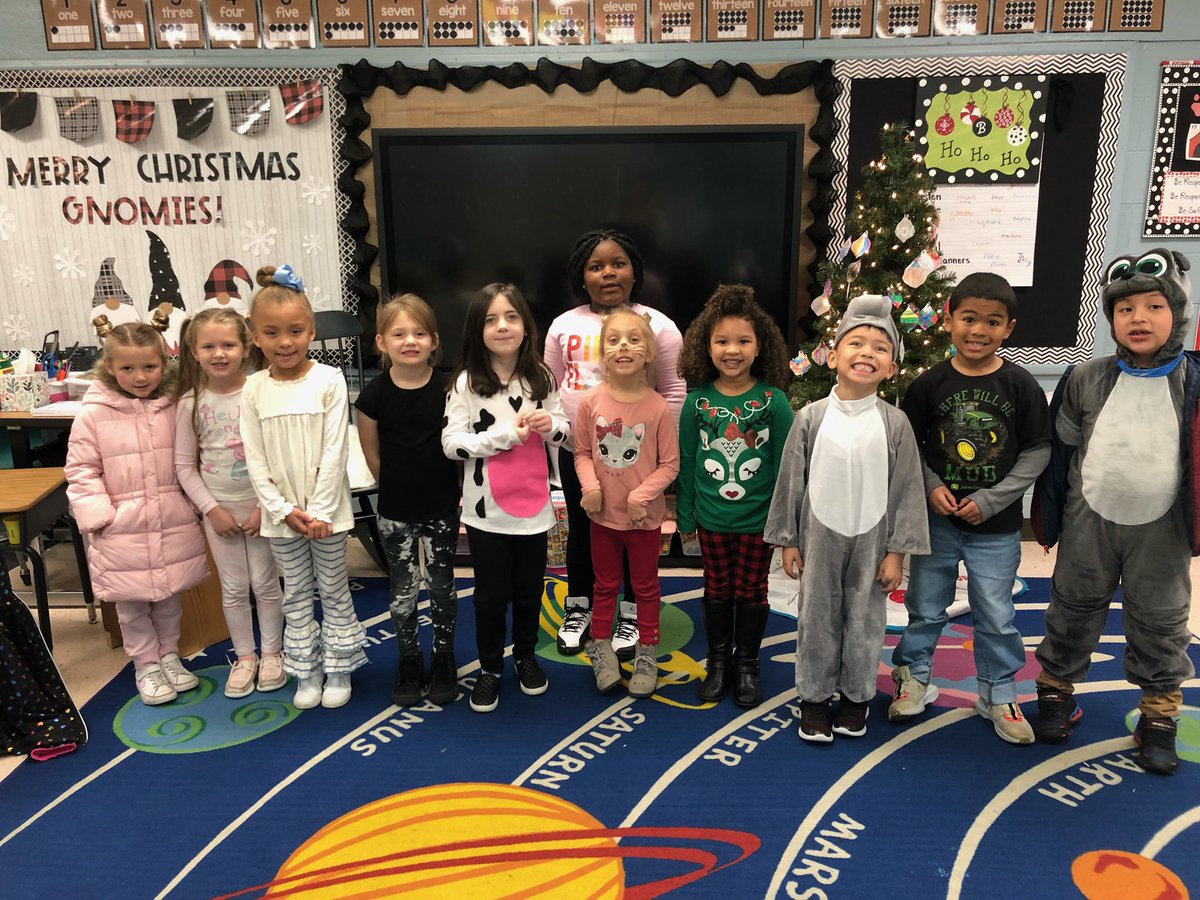 Stuartbulldogs's tweet photo. Who let all these adorable farm animals into kindergarten, today?! #culminatingactivity #cklaamplify https://t.co/wQgaczsZoF