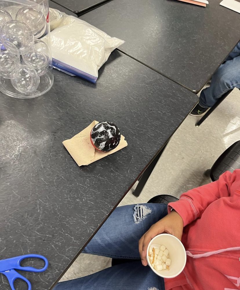 BlueSpringsFFA's tweet photo. Happy FFA Friday! Yesterday we had our holiday party hosted by our freshman officer team. We made cards for harvesters, Christmas ornaments, bracelets, and more. Thank you to everyone who attended. We had a lot of fun! #ffafriday #ffa #agriculture #happyholidays #nationalffa https://t.co/n3sxoIk0fV