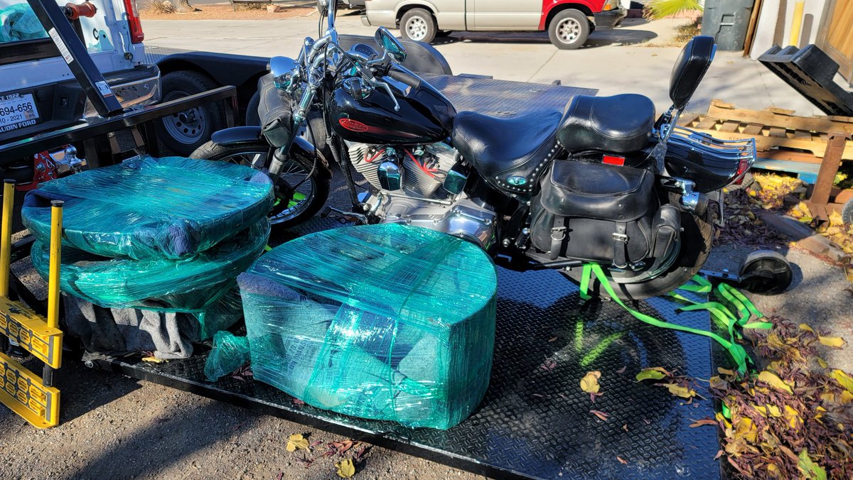 torn_tv's tweet image. Loading up the @AmeriDeck #powerdeck for Missouri. Cannot begin to tell you how impressed my customer with the @harleydavidson was. Rolled up, dropped the deck, secured &amp;amp; load.  Sooooo much #safer then pushing up a ramp! #Halfton #hotshot #SecondChancesTransportLLC