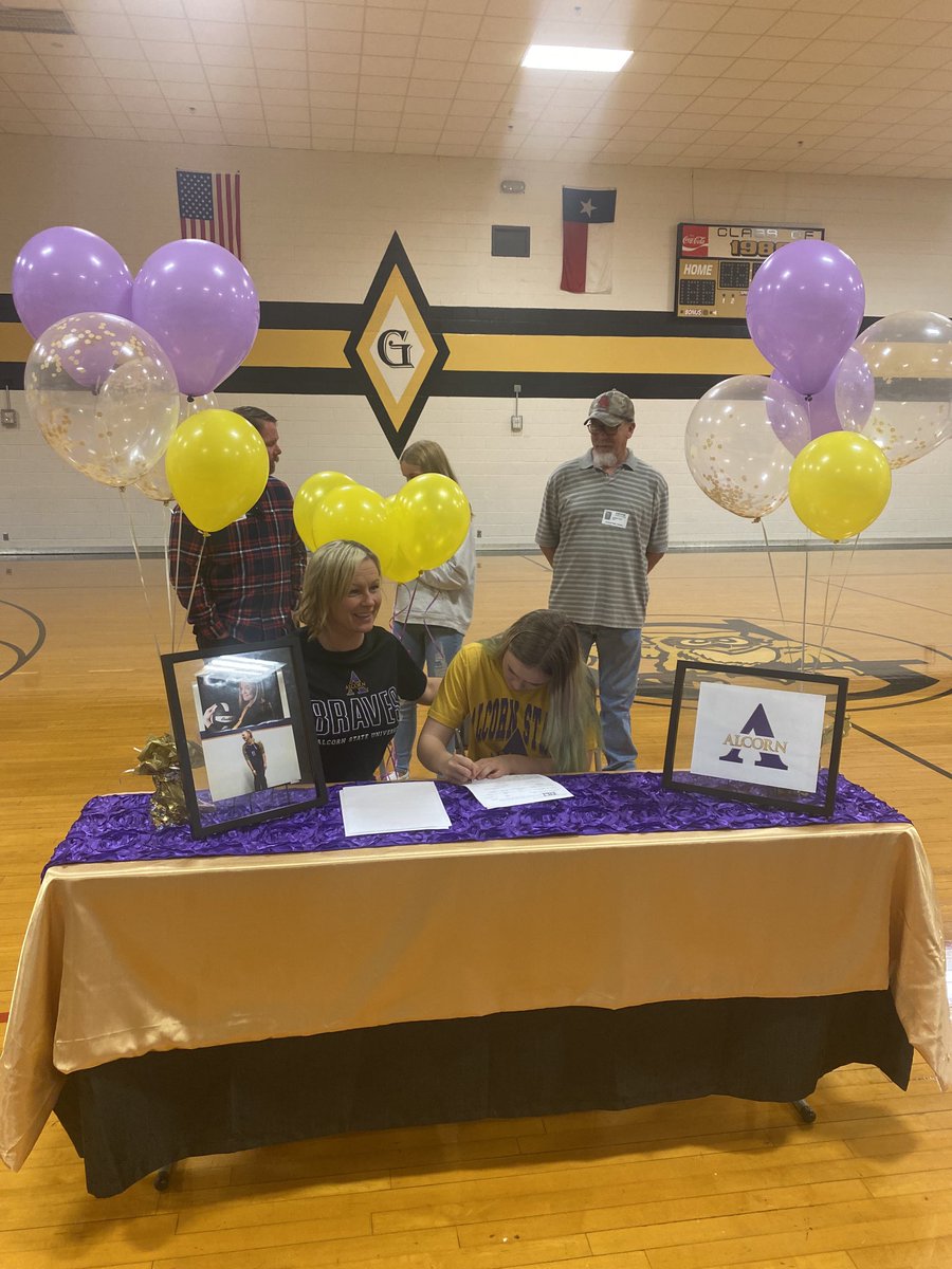 GHS_Owls's tweet photo. Congratulations, Emma Price for signing with ⁦@BRAVESSPORTS⁩  to play volleyball. Gig’em Owls! #ChooseTheOriginal ⁦@ghs2022⁩  ⁦@ladyowls_ghs⁩ https://t.co/9xPUl76CDO