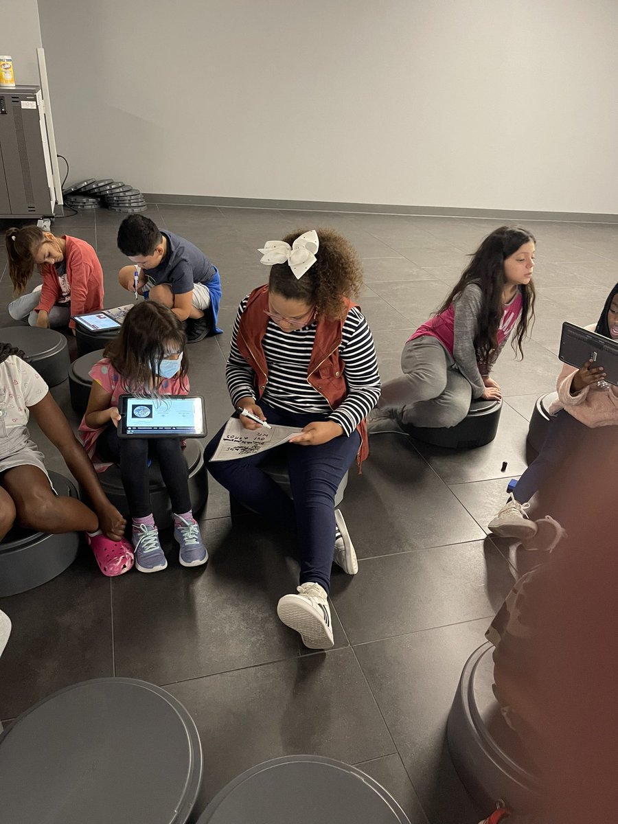 Christina Raecher tweet media