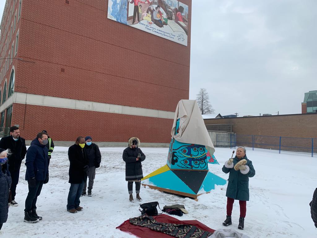 MathieuFleury's tweet photo. The power of Art.
New artwork at Regional site on #MTLrd by artists Mark Seabrook, Kseniya Tsoi and Tito Medina.
This piece is a beautiful collaboration that represents diversity in our City. https://t.co/tSqlMbINP3