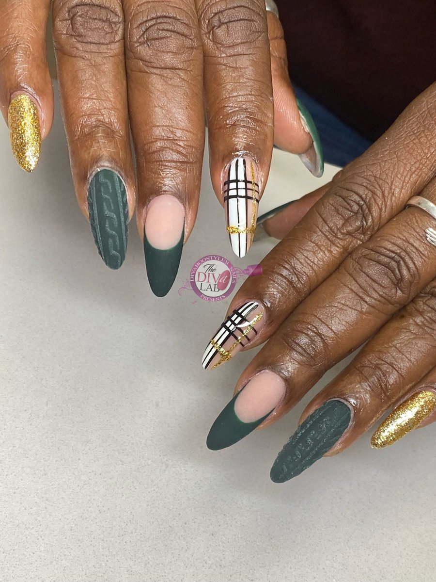 TheDivaLabNY's tweet photo. Some #artwork these past weeks… #nailart #blackownedbusiness #haitian https://t.co/qTU6rZaB2G