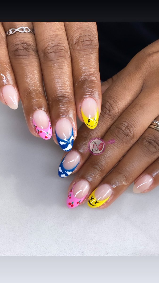 TheDivaLabNY's tweet photo. Some #artwork these past weeks… #nailart #blackownedbusiness #haitian https://t.co/qTU6rZaB2G