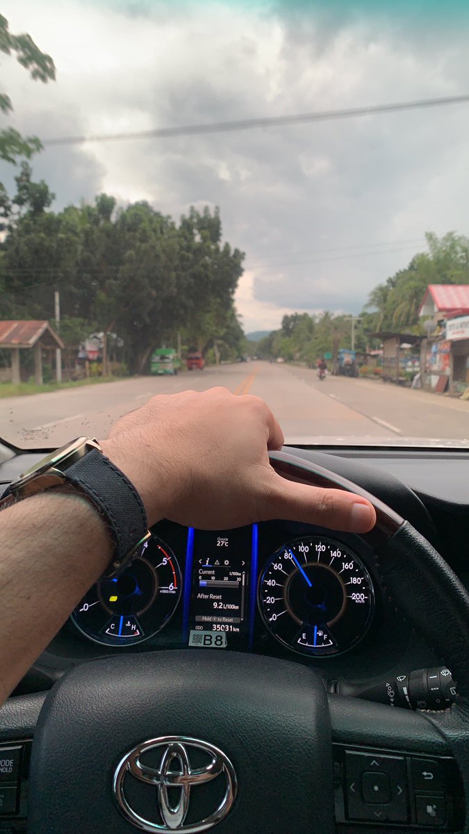 Emanon882's tweet photo. tara longdrive? happy weekend!🚘 https://t.co/RdOdmrb6ON