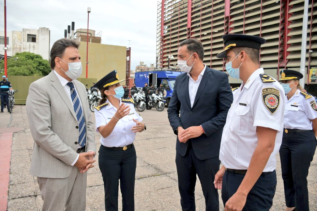 miguelsiciliano's tweet photo. Acompañé en nombre de la @MuniCba al ministro de Seguridad, @alfonmosquera, y la Jefa de @PoliciaCbaOf, Liliana Zarate, en el lanzamiento del Operativo Fiestas de la ciudad Capital. Vamos a seguir trabajando junt@s, porque esta es la manera de salir adelante. https://t.co/y1SOUrDZYm