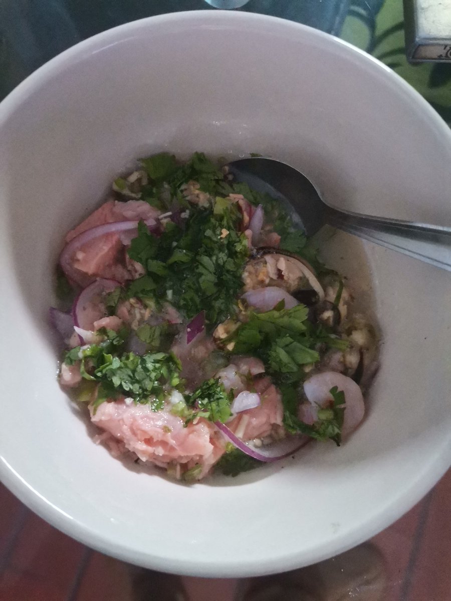guty8410's tweet photo. Mi primer ceviche Salmon - Camarón - Chorito 😃😎
Echando a perder se aprende 🤣
Na mentira, quedo Galáctico 😎
#InventeRomanInvente😁 https://t.co/GrLFZKsG8I