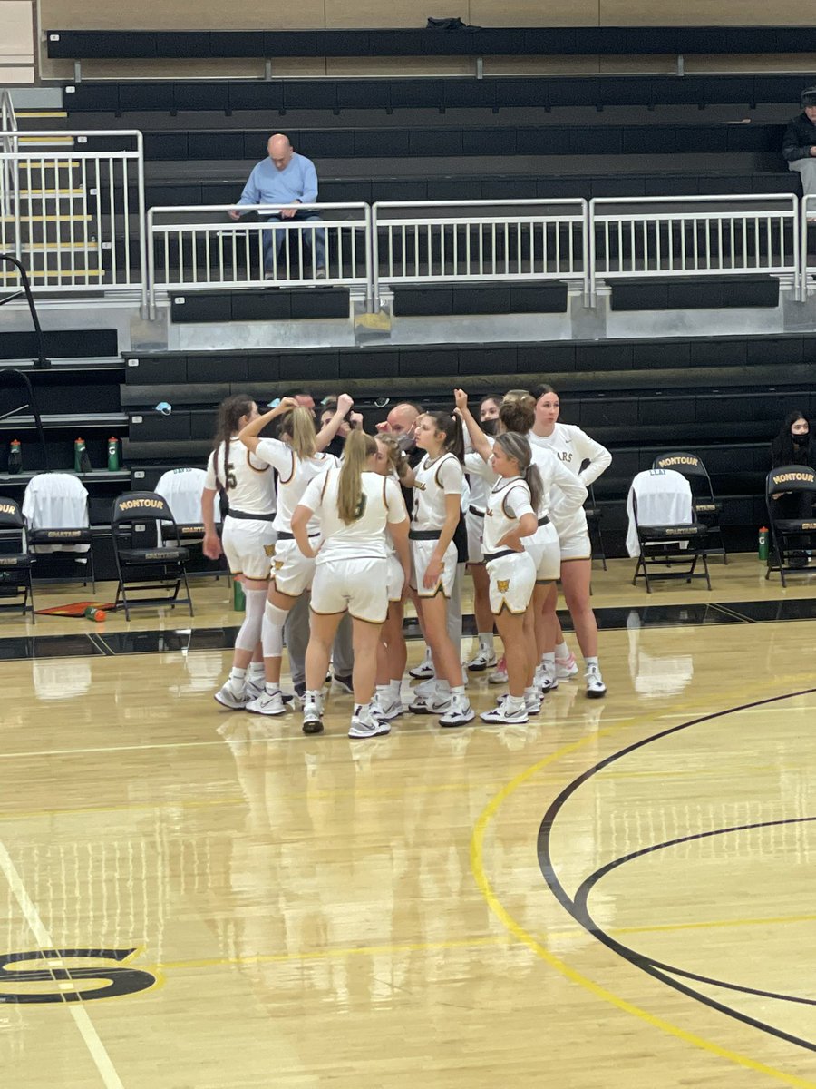bhawkladyhoops's tweet photo. Blackhawk 70-39 FINAL

16 3's made!!

🔥Casey Nixen - 5
Alena Fusetti- 3
Chloe Leaf- 3 
Quinn Borroni- 2
Deryn Moye- 2
Veronica Saliba- 1 https://t.co/Znw9JnX9C2